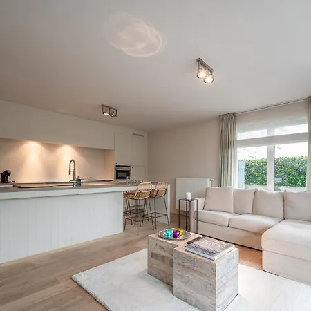 Beautiful Beach-appartment Between Knokke &